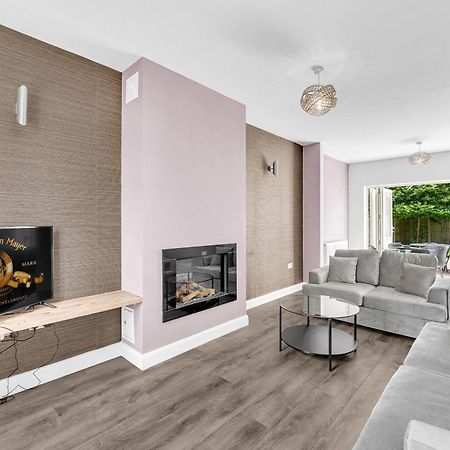 Brook Meadow House, 4 Bed House, Manchester Astley  المظهر الخارجي الصورة